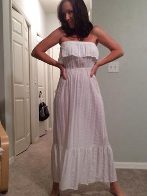 Trentenaire Elizabeth Dal/Robe blanche