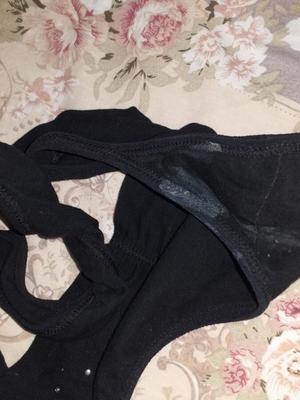 Sie macht Fotos von ihrem dreckigen Tanga, wenn sie unter der Dusche ist