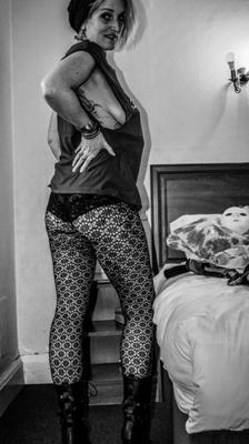 Sexy MILF Molly