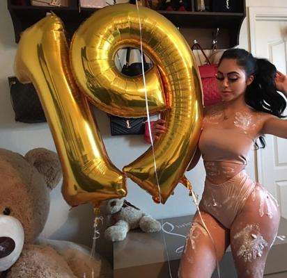 Jailyne Ojeda Ochoa : Patty anniversaire !