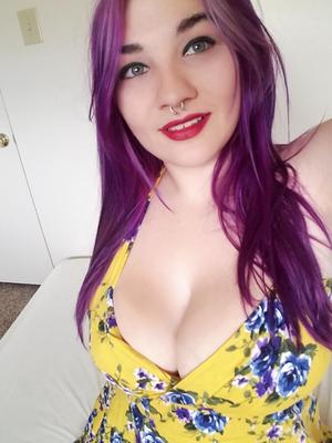 Alicezombie, femme aux gros seins chaude de Reddit