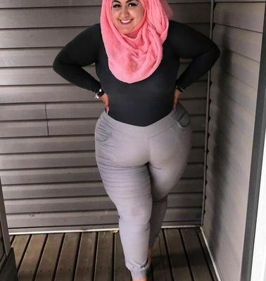 Super Thicc Hijab salope