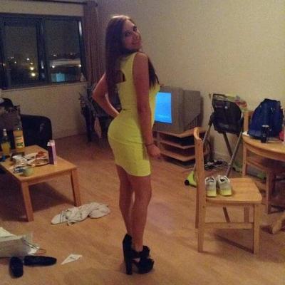Chav ティーン ふしだらな女 ポーズ 彼女の