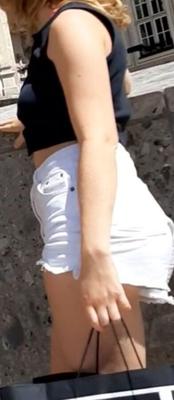 Streetgirls en short blanc
