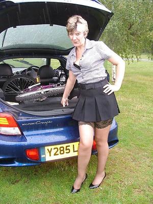 イギリスのサラ、自転車に乗る