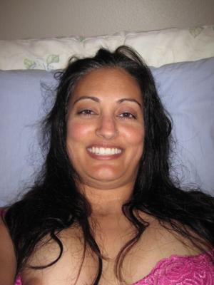 Gunisha selfies, pelled to share her nude body with you
