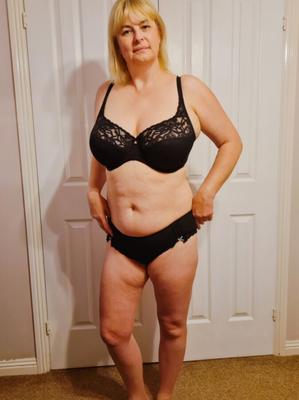 Lorraine Sexy UK MILF Slut