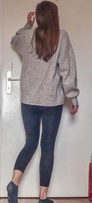 Posant avec mes leggings serrés (ichbinlucy)