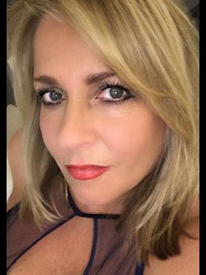Lilly, MILF sexy britannique salope