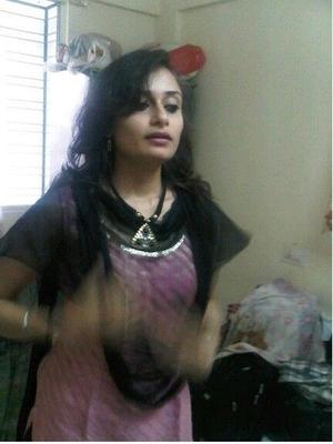Gurpreet Kaur alias Renu Kaurs Multibenefit (bezahlt/unbezahlt) Sexuelle Rache