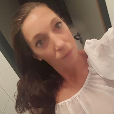 フランスのセクシーな熟女サンドラ