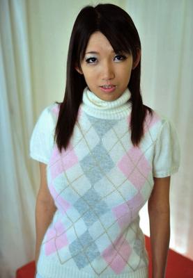 Rei Ozora Big Rack non nue dans un pull