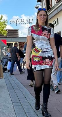 MPro 大規模な尻穴フランス人アナル女王混合裂け目の写真