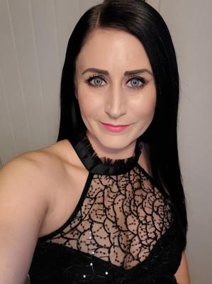 Serena Sexy UK MILF Slut with a face for Cumm