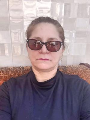 MILF caliente para tu semen en su cara.