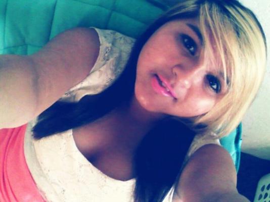 amateur ados filles seins poitrine luxuriante
