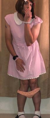 Je laisse tomber ma culotte comme une vilaine fille
