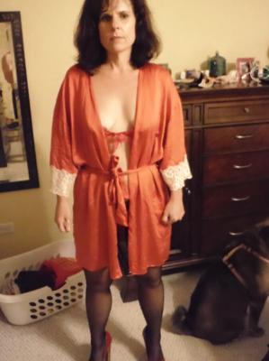 08/09/2015 exposant sa femme