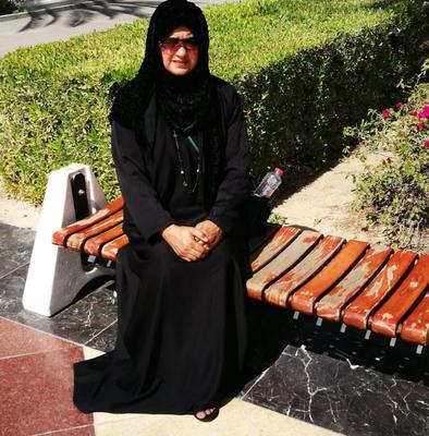 Aliya Loves To Worship White Cock While Wearing Her Burqa