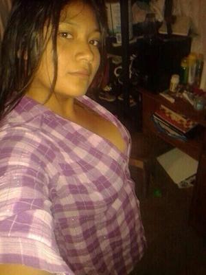 Ado latina aux gros seins