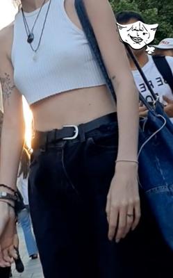 Braless Streetgirls a