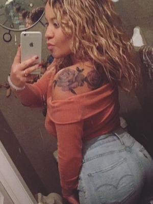 小柄な big butt 巨乳 ラティーナ アンドレア
