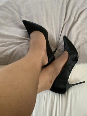Men in nylons and high heels