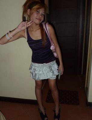 Thailändische Teenie-Prostituierte mit klaffender Muschi