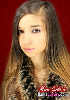Nika brünette Teenagerin – mehr Mädchen in Camsluxury