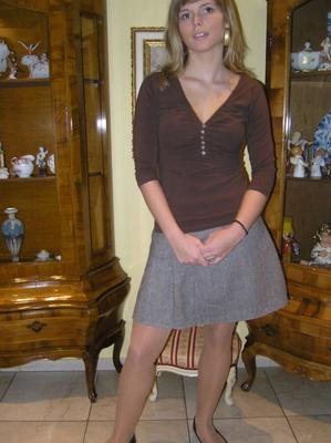 Caroline, une adolescente allemande en collants (Schrank)