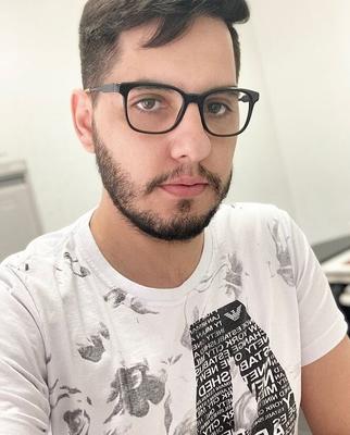 Caio gayboy brésilien pour gangbang et bukkake