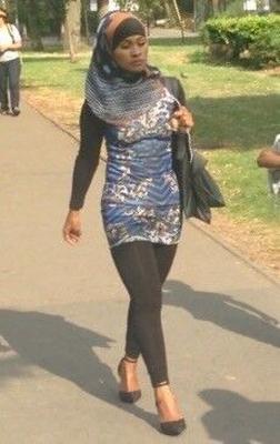 Re-poster un hijabi sexy en leggings et talons