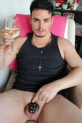 すべての男性を喜ばせたい従順な奴隷