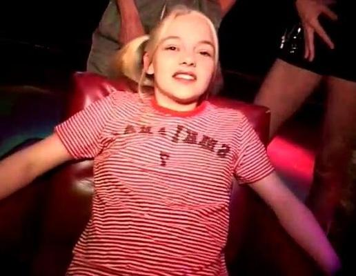 BEA SCHNUCKEL PLUS GRANDE PERFORMANCE DE PISSE