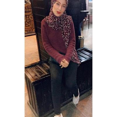 Aya Samir, fille égyptienne en hijab (non nue)