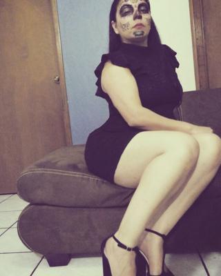 mexicana exhibicionista con grandes curvas