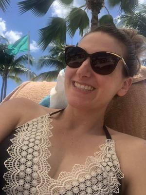 Pauline: festeira elegante e de pernas compridas que engravidou MILF com um corpo lindo