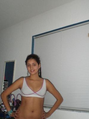 Süße Latina-Nackt-Selfies