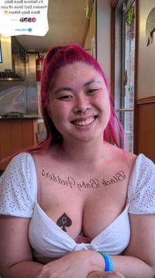 ランダムなフェイク 黒キャプションを見るのが大好き