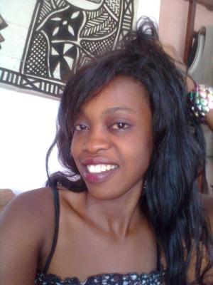 Anna Leggy Ebony épouse pour des cadeaux. 