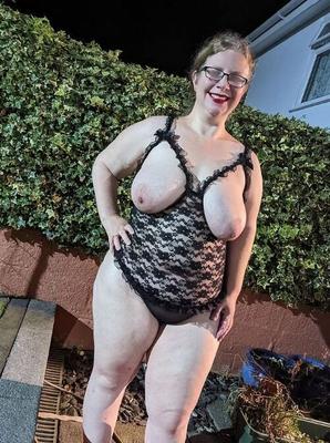 巨乳英国ふしだらな女