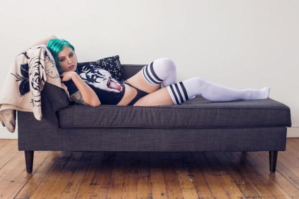 Suicide Girls - Pulp - Pistolet d'amour