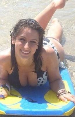 Emily Schlampe mit großen Titten
