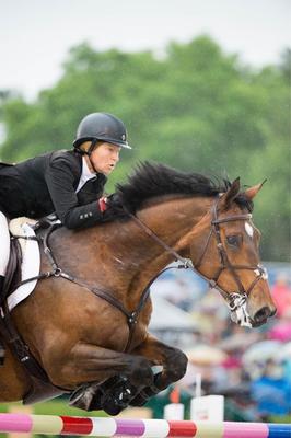 Garotas cavalgando em calças justas - glamour equestre