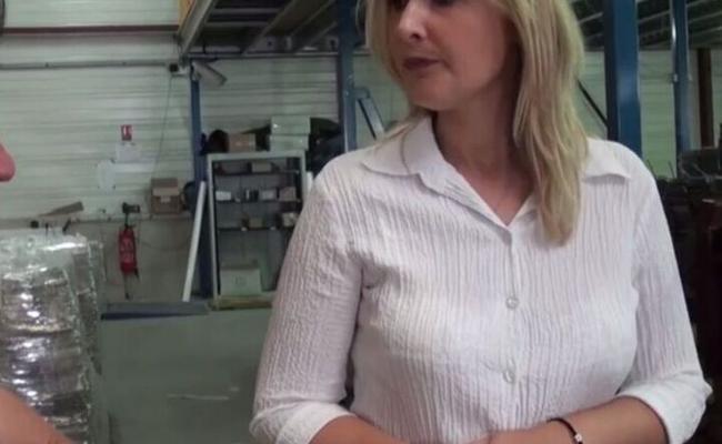 Cul plat et seins défoncés français mature anal vaginal