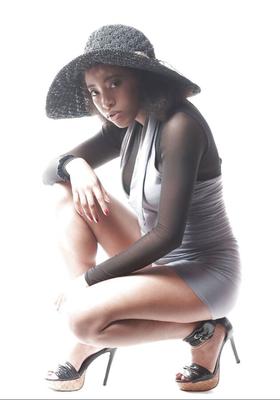 PetouchaTS...jeune transsexuelle noire sexy...