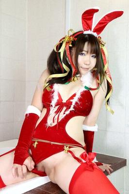 La cosplayeuse Rin Higurashi aime écarter ses fesses