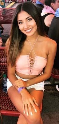 素晴らしいボディを持つセクシーなラティーナティーン