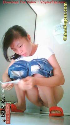 Chinese Girls Toilet Hidden Cam