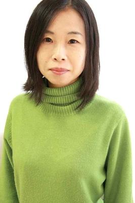 肉厚なマンコを持つセクシーな日本人熟女リノ